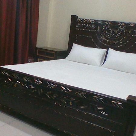 Red Roof Hotel Sahiwal Exterior foto