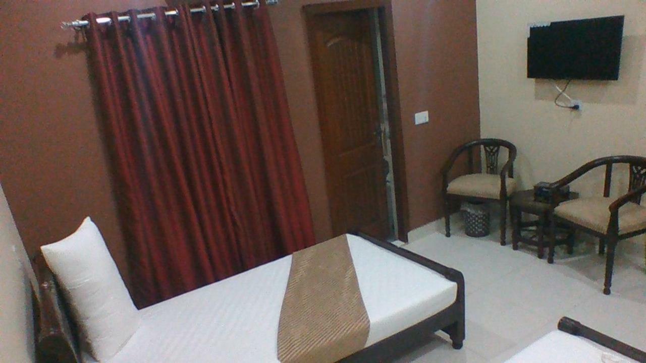 Red Roof Hotel Sahiwal Exterior foto