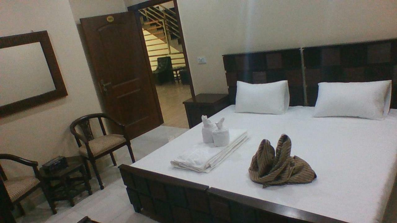 Red Roof Hotel Sahiwal Exterior foto
